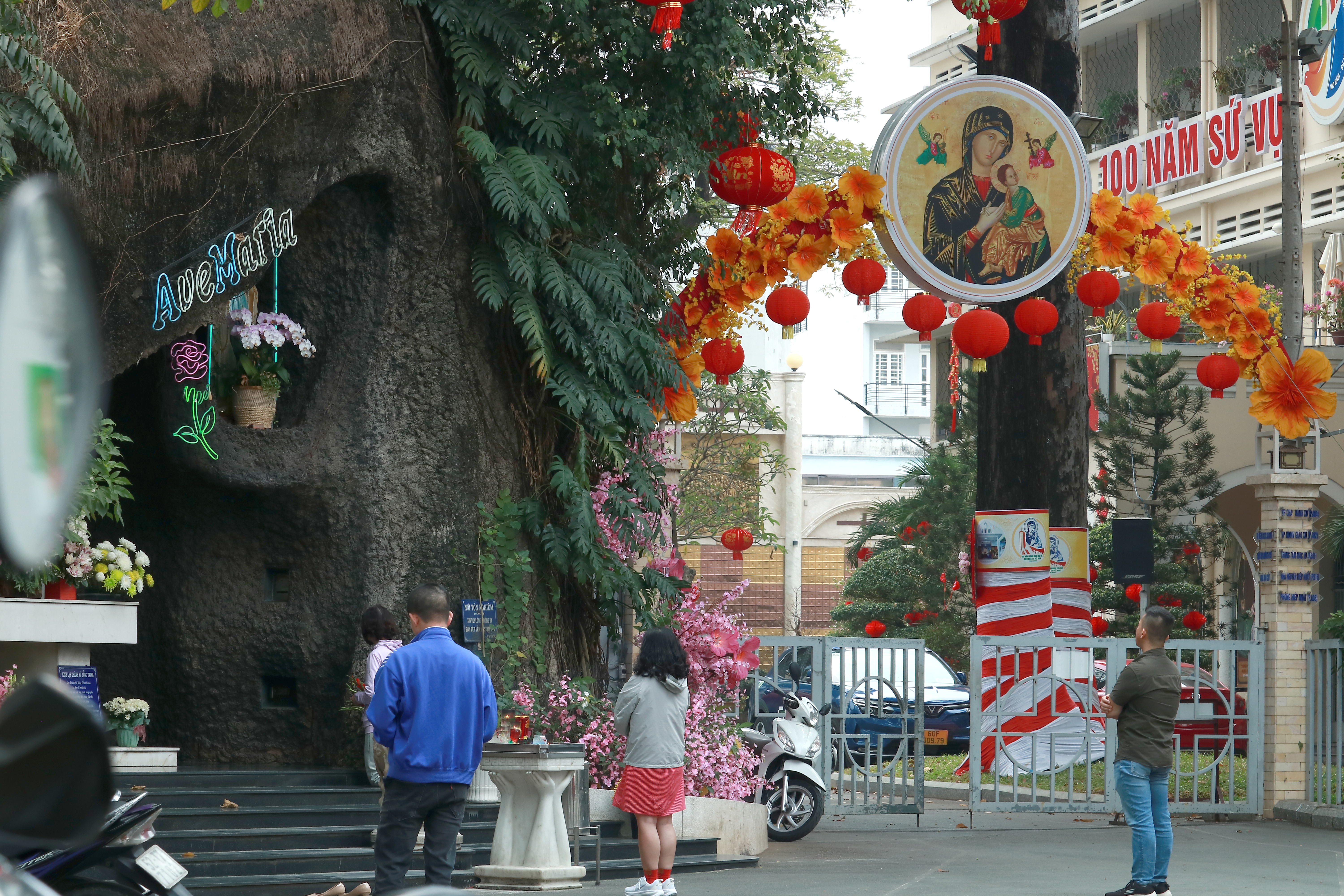 Sắc Xuân về nơi xứ đạo